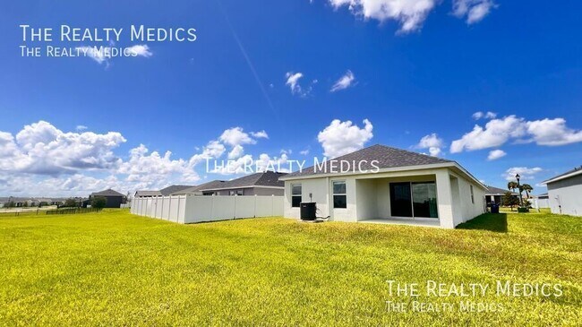 Building Photo - 1097 SILAS St