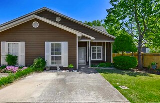 Building Photo - 111 Bentworth Ln