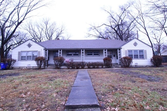 Building Photo - February FREE On This Updated 1 Bedroom 1 Bath Duplex in Olathe Kansas
