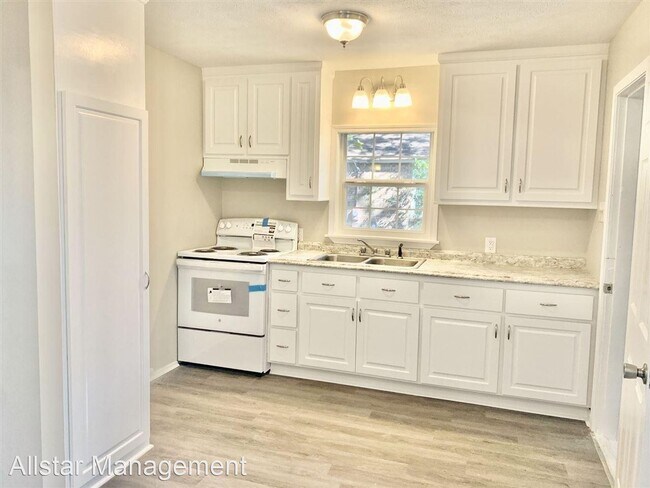 Building Photo - 2 br, 1 bath House - 201 Bates Circle