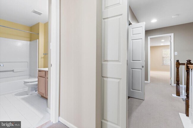Building Photo - 271 Yorktown Ct