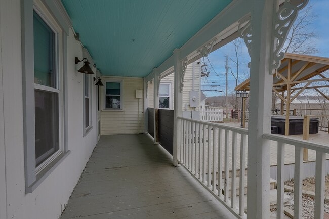 Building Photo - 329 Grayson St