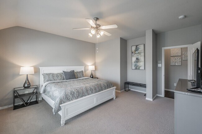 Building Photo - The Best in Texas: 3Bed/2Bath w/Spacious Ensuite