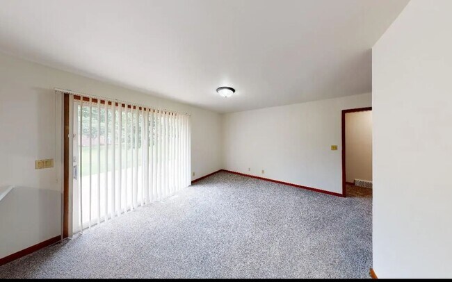Building Photo - 2722 Stewart Dr