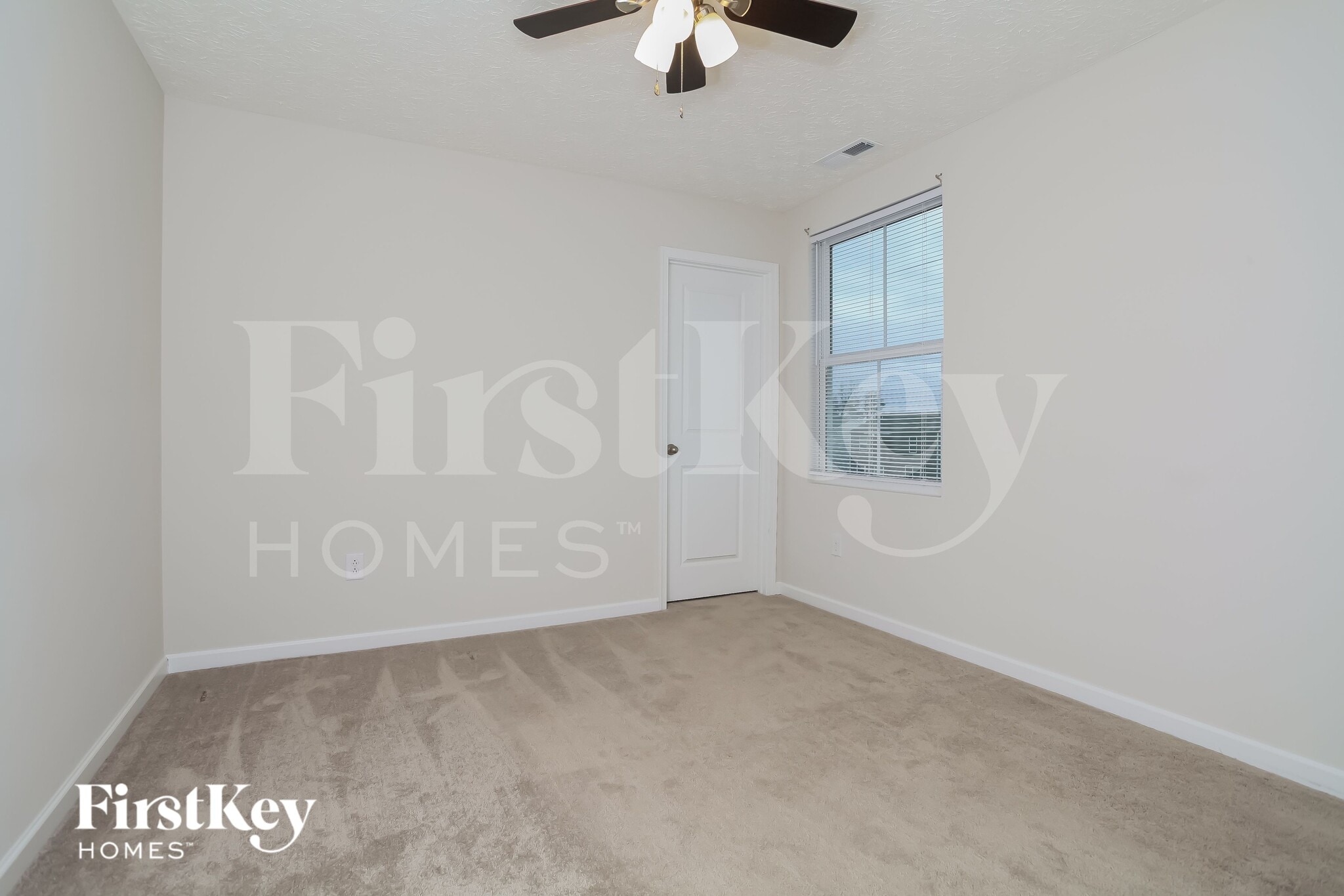 Building Photo - 1952 Lake Crest Dr