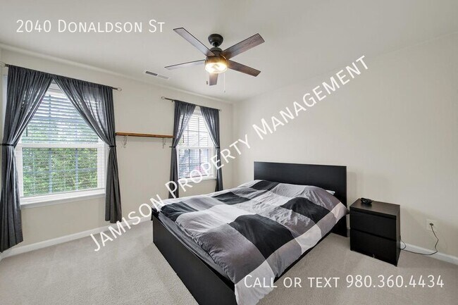 Building Photo - 2040 Donaldson St