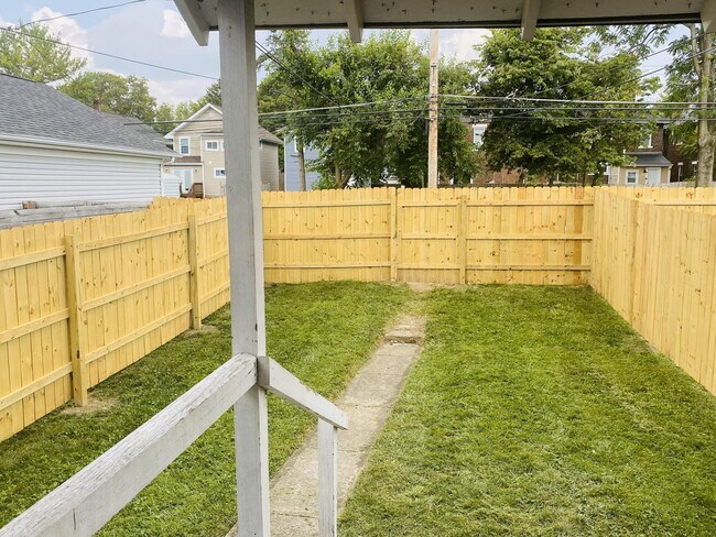 Building Photo - 918 Carpenter St