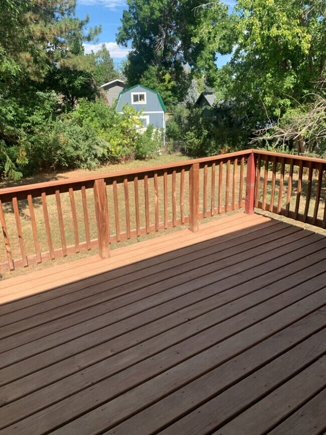 Building Photo - Mid-Town Single Family Home w/ Spacious Fenced Yard