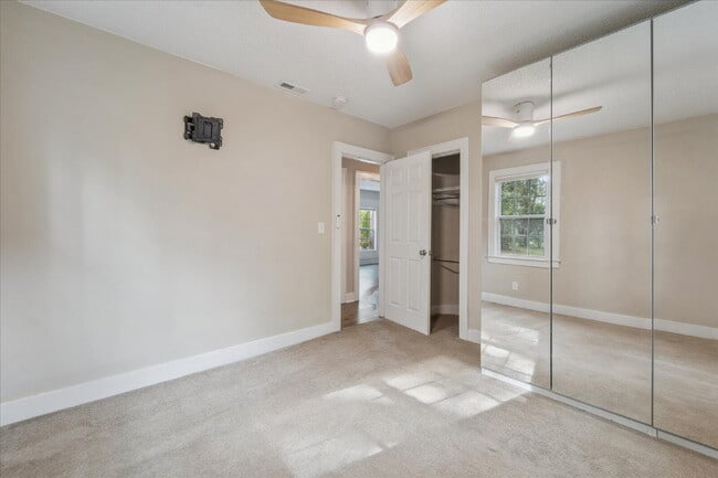 Building Photo - Charming Midtown Home – Updated and Move-I...