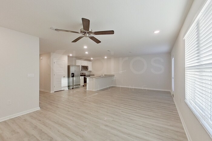 Building Photo - 261 Monarch Ln