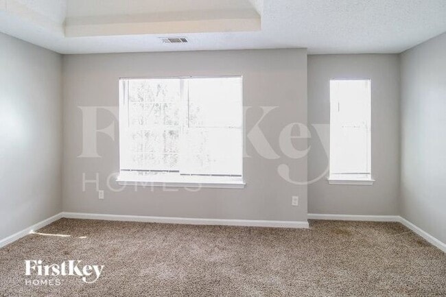 Building Photo - 670 Burtons Cove