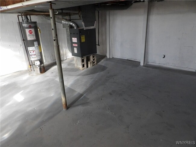 Building Photo - 10332 Transit Rd