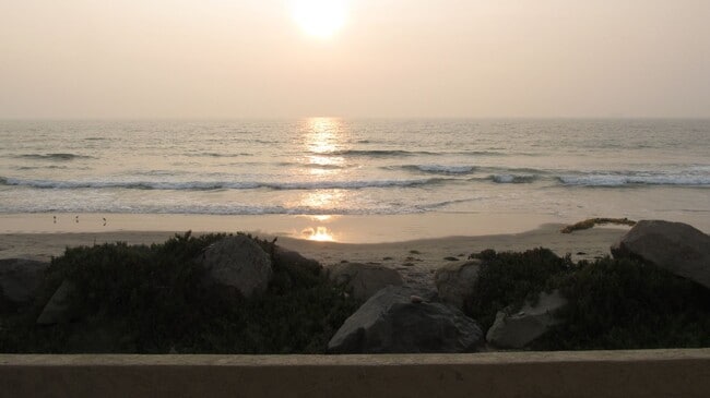 Building Photo - FOR SALE/ OCEAN FRONT/ $825K