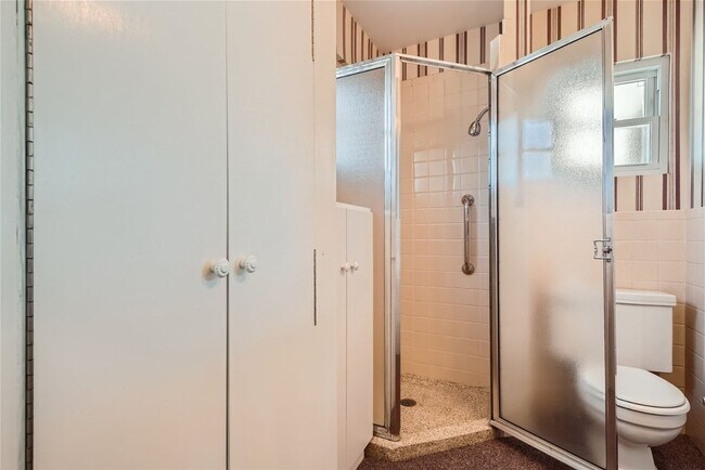 Building Photo - Beautiful 3-Bedroom Home in Denver – Available in September