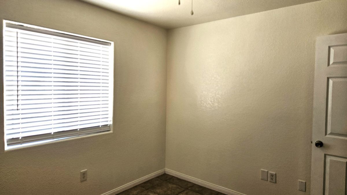 Building Photo - 10648 Peach Ave