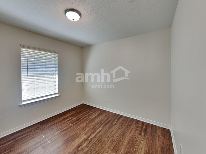 Building Photo - 3256 Silverado Cir