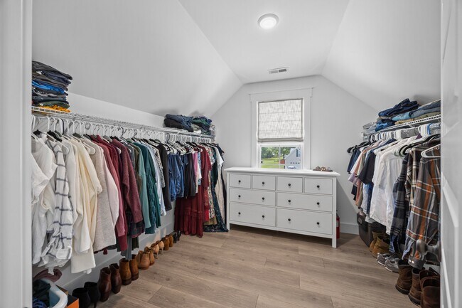 Building Photo - 3506 Sir James Ln