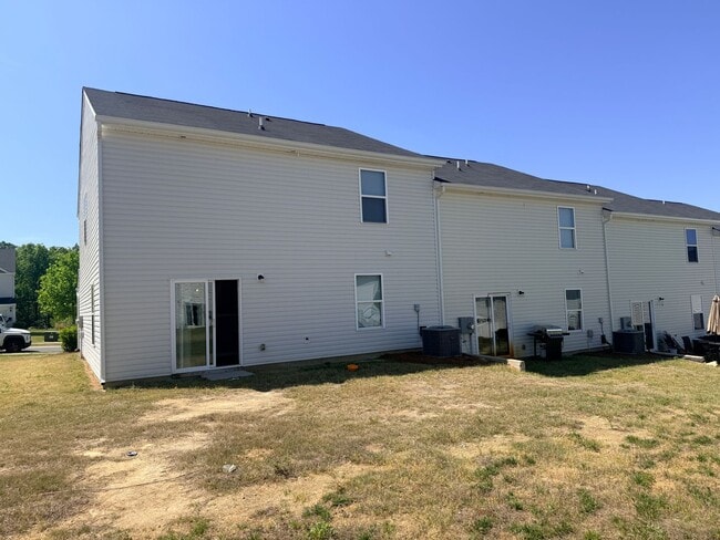 Building Photo - Beautiful Townhome in Charlotte, minutes from the airport