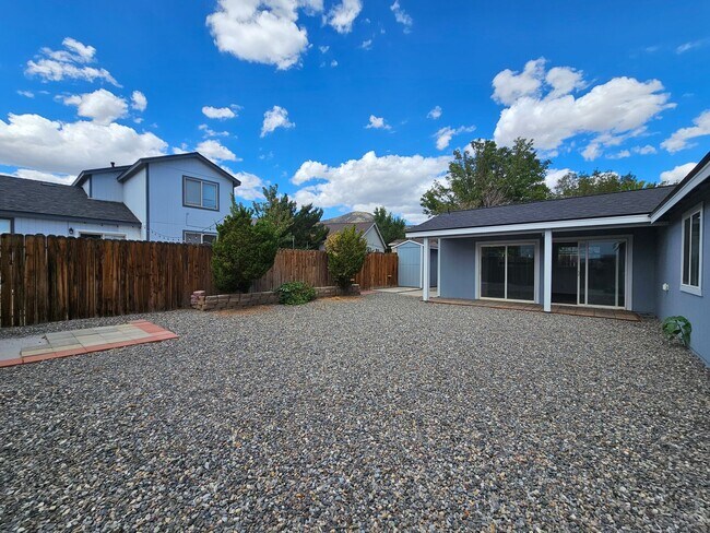 Building Photo - Stylist Updated 3 Bedroom in Dayton