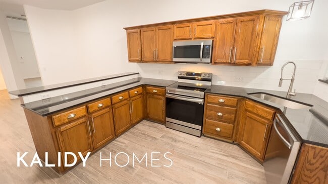 Building Photo - 9317 Apple Dr