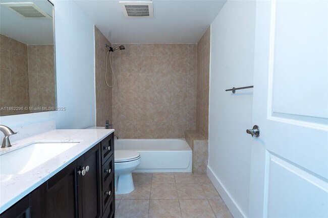 Building Photo - 2641 N Flamingo Rd