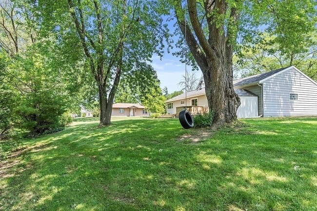 Building Photo - 3925 N 144th St