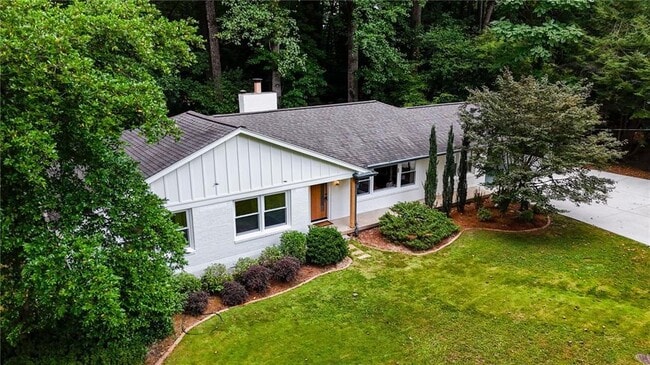 Building Photo - 2233 Clairmont Rd