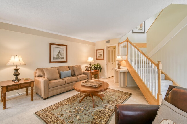 Building Photo - 28 Uno Lago Dr