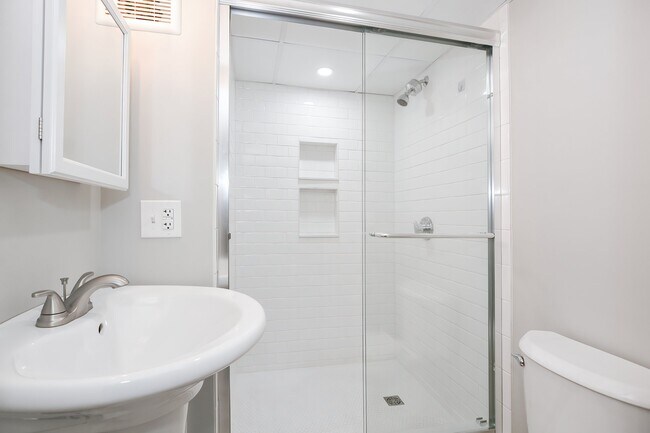 Building Photo - 39 Bourne St