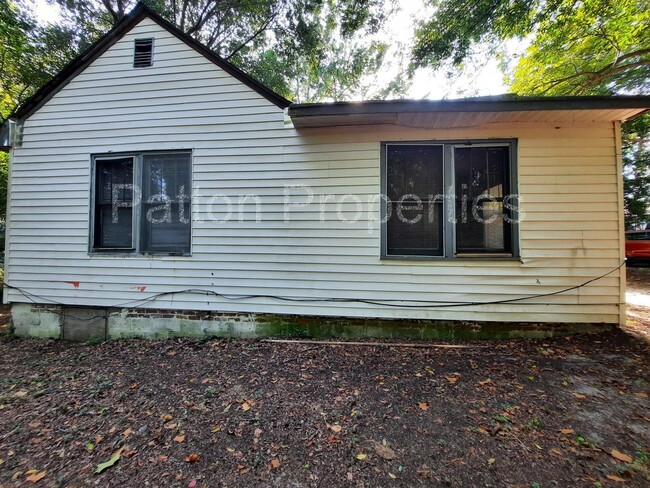 Building Photo - Gervais Street Home