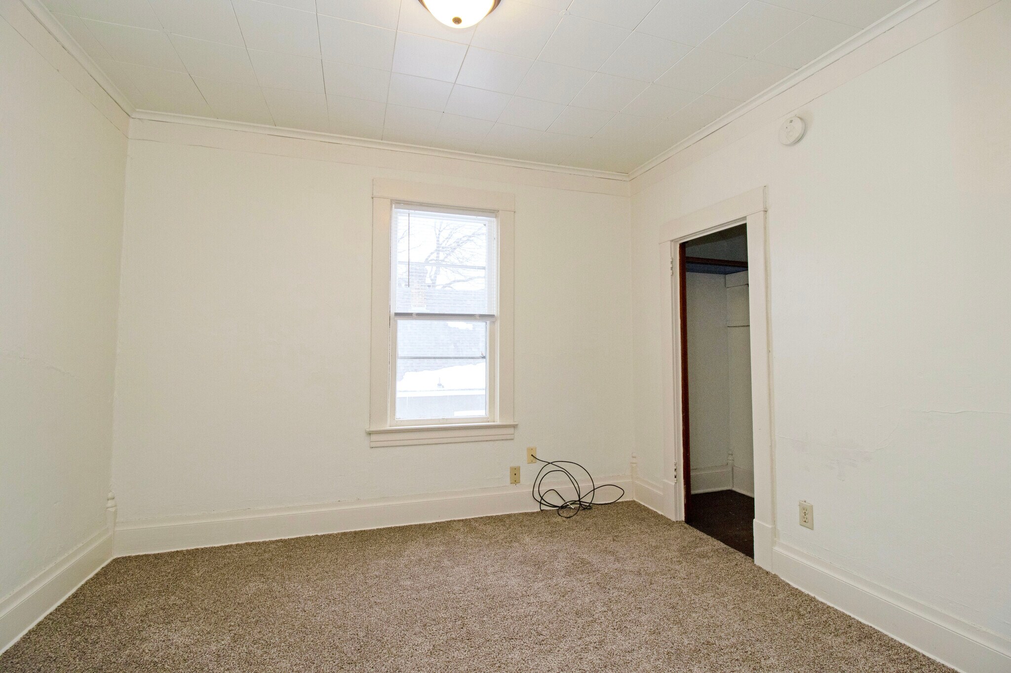 Building Photo - 612 7th Ave S