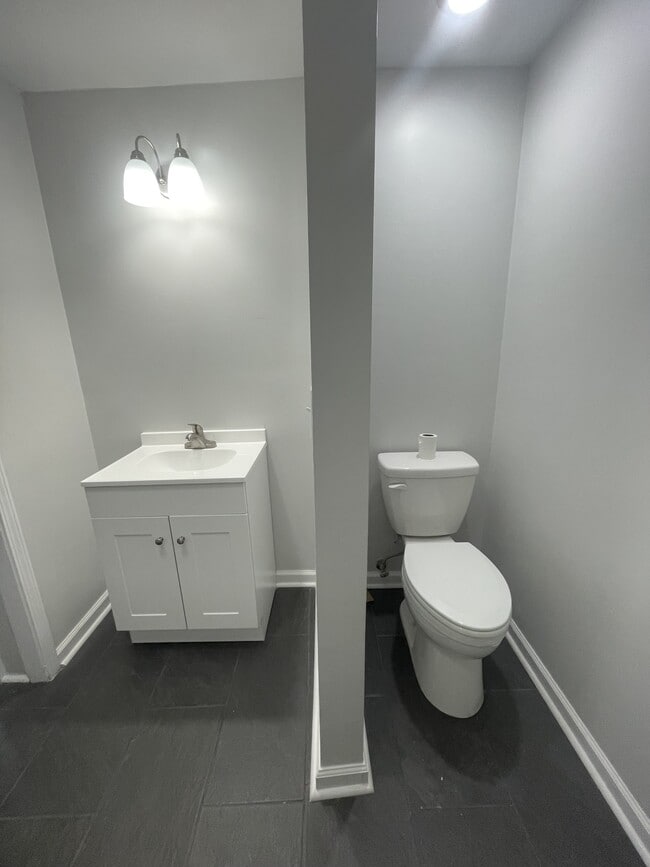 Building Photo - 424 Bell Ave