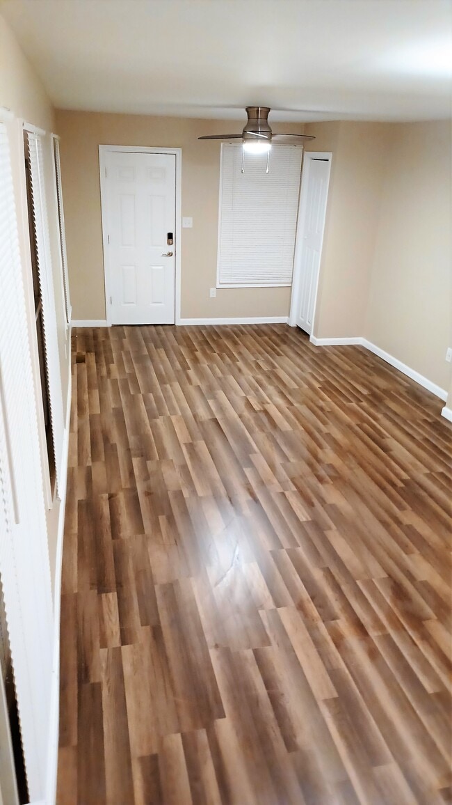 Living/Dining Room - 135 Hamilton Ave