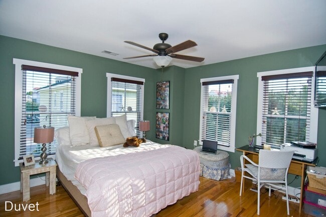 Building Photo - 4 br, 3.5 bath House - 76 Morris Street A