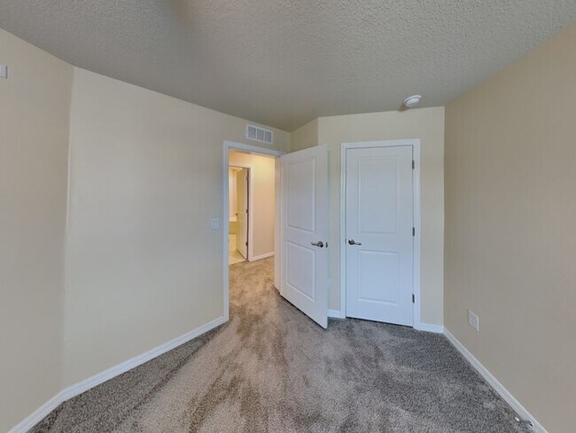 Building Photo - 4561 Sparkling Shell Ave