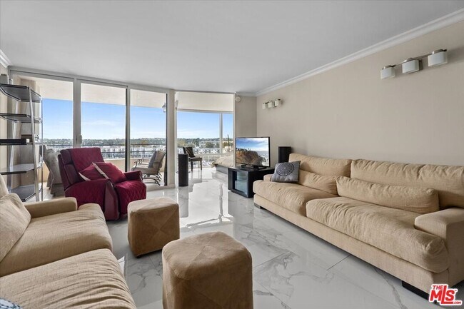 Building Photo - 4267 Marina City Dr