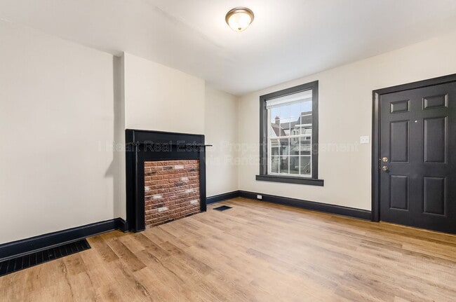 Building Photo - 1044 Sullivant Ave