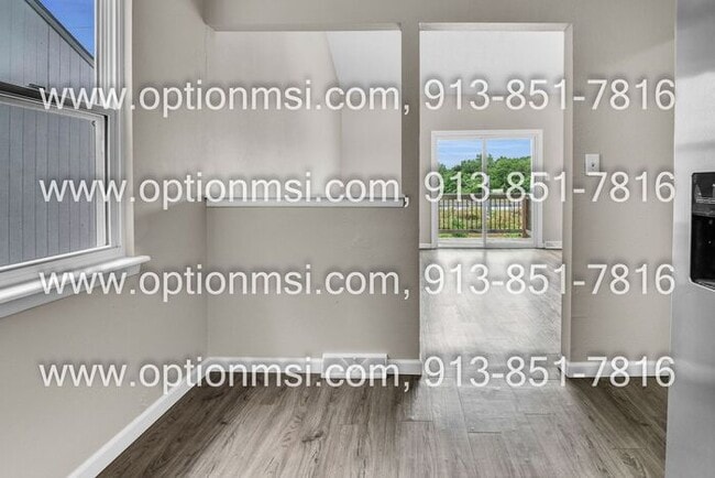 Building Photo - **Spacious 2-Bedroom Duplex in a Cul-de-Sac!**