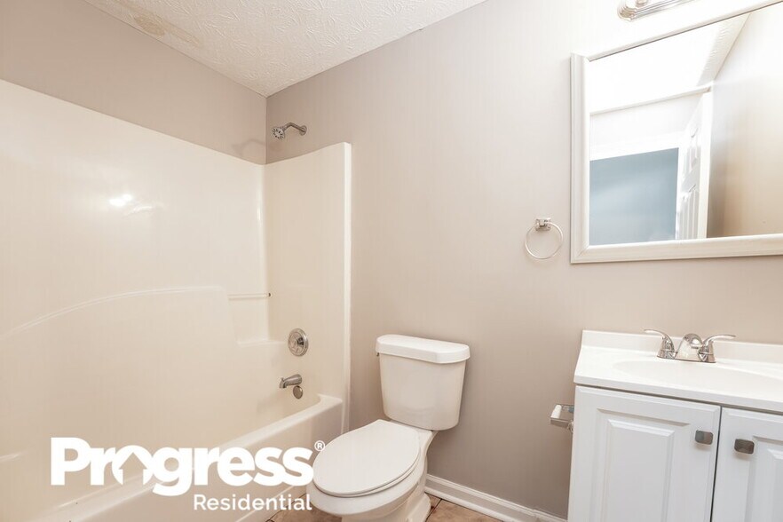 Building Photo - 2855 Robinson Wood Dr