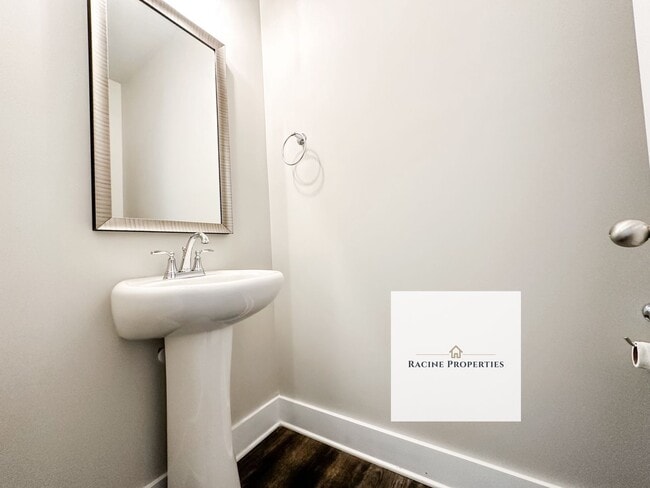 Building Photo - Charming Townhouse in Greer, SC