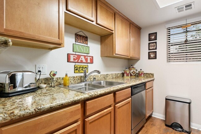 Building Photo - 12095 Alta Carmel Ct