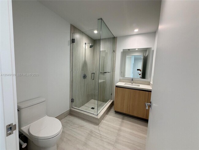 Building Photo - 2411 Laguna Cir