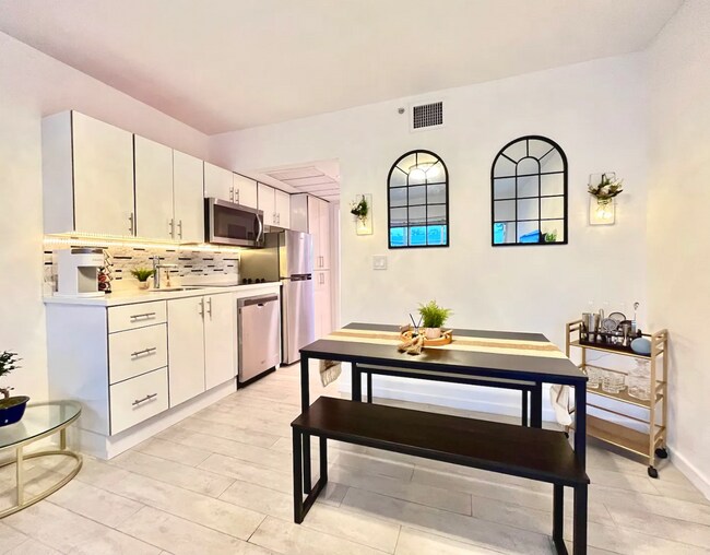 Dining Area - 1601 Meridian Ave