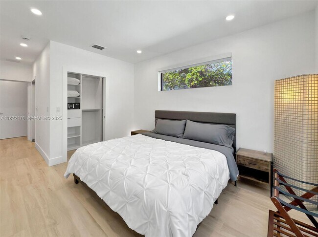 Building Photo - 130 SW 25th Rd