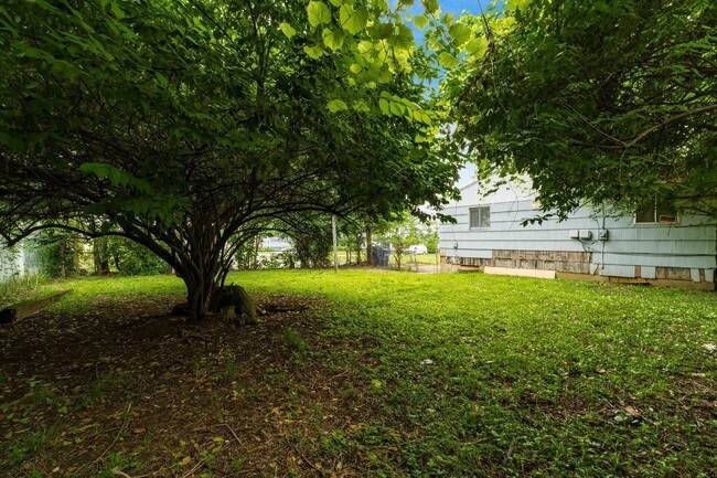 Building Photo - 1726 E Blake Ave