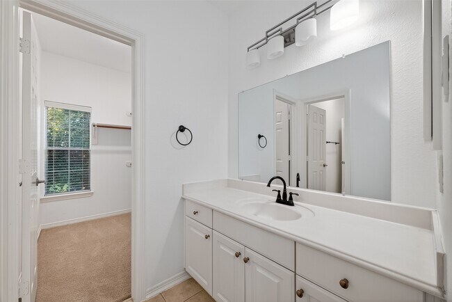 Building Photo - 22115 Oakcreek Hollow Ln