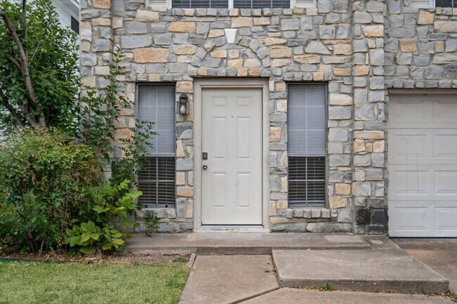 Building Photo - 8706 Dandelion Trail