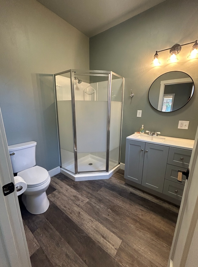 Building Photo - Stunning Remodeled 4 BR in North Missoula