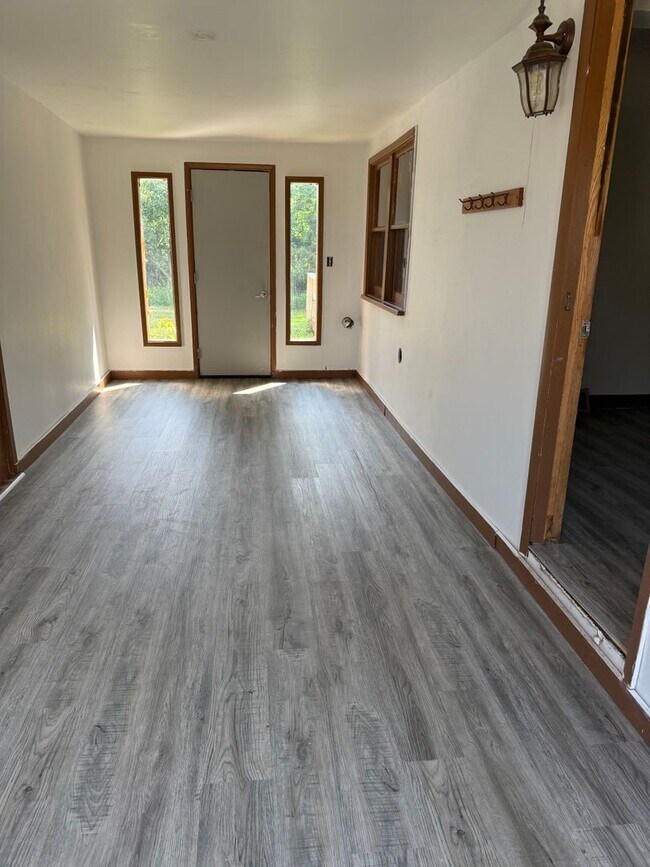 Building Photo - Country Comfort in Fort Atkinson
