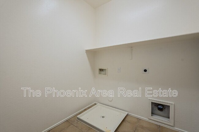 Building Photo - 43476 Caven Dr
